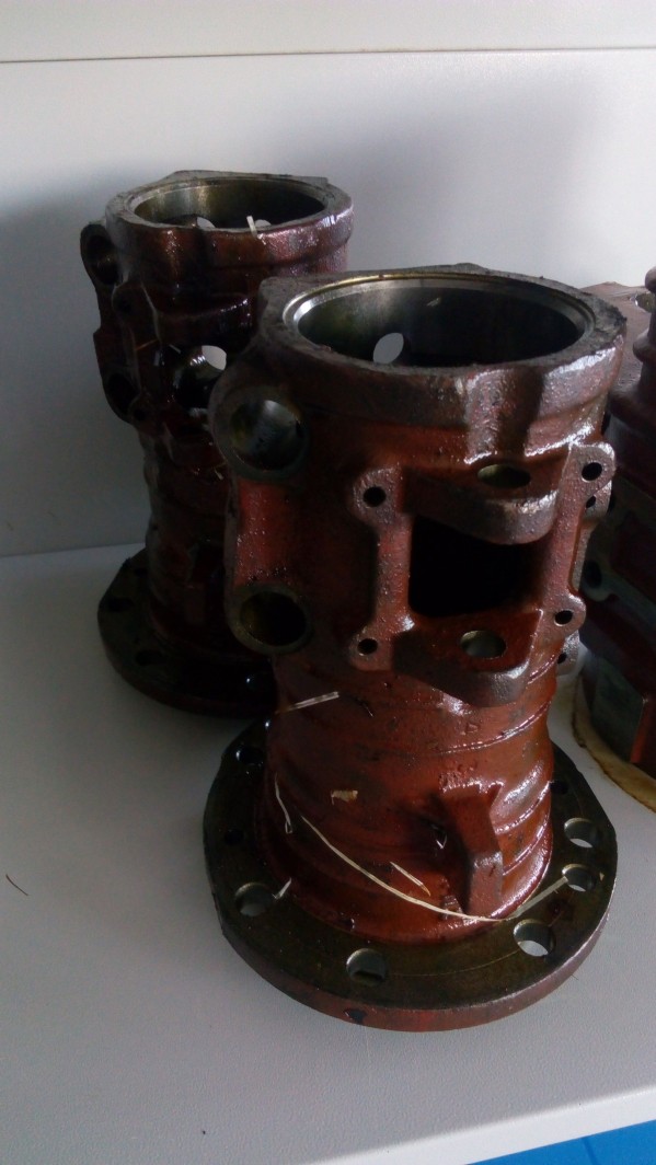 Крышка картера переднего моста — 2