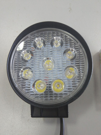 Фара светодиодная CH006 27W 9 диодов по 3W (габаритные размеры 108*138*60мм)квадратная